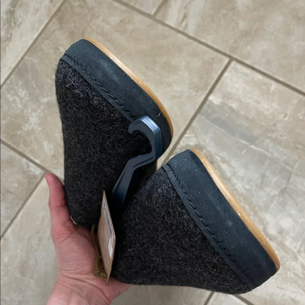 Olukai Hāmani Hulu Men’s Wool Mule Slippers Dark Shadow 12 House Shoe